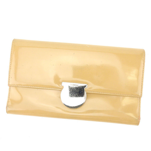 【BIGお買い物ラリー★30%OFFセール中】サルヴァトーレフェラガモ Salvatore Ferragamo 長財布ガンチーニ金具 ベージュ×シルバー レディース 中古