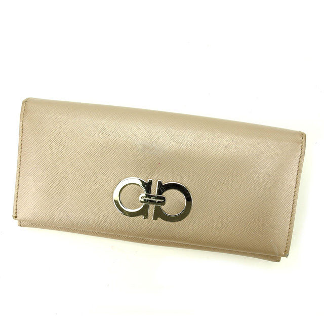 【BIGお買い物ラリー★30%OFFセール中】サルヴァトーレフェラガモ Salvatore Ferragamo 長財布ガンチーニ金具 ベージュ×シルバー レディース 中古