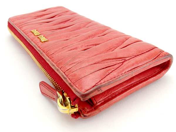 ミュウミュウ マテラッセフラップ 長財布 ゴールド金具 ピンク ミュウミュウ MIUMIU 長財布マテラッセ ピンク×ゴールド レディース
