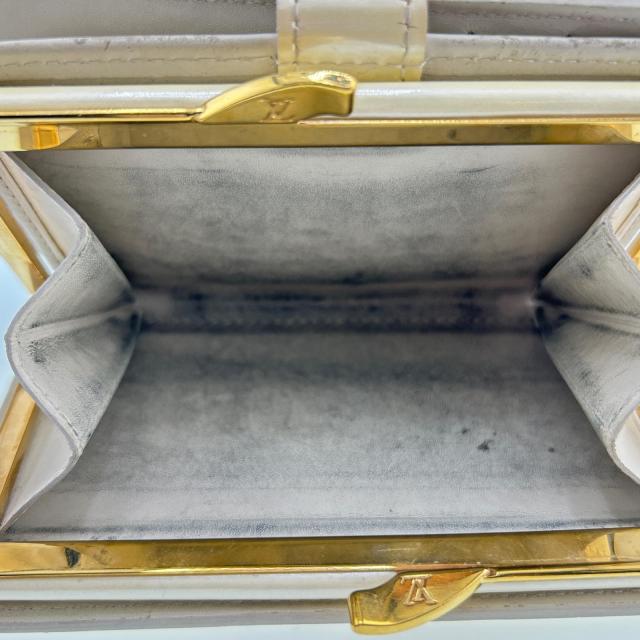 【30％OFF★土日ひと休み大売り出し】ルイ・ヴィトン LOUIS VUITTON 二つ折り紙入れヴェルニ ポルトモネビエヴィエノワ ペルル（白いこと） レディース 中古