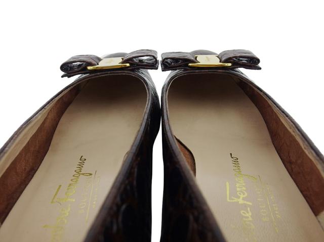 サルヴァトーレフェラガモ Salvatore Ferragamo パンプスヴァラリボン ♯6ハーフC クロコ調 ブラウン ゴールド レディース 中古_3