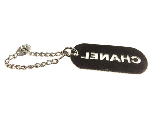 【30％OFF★週末タイムセール】シャネル CHANEL キーホルダーロゴプレート オールドシャネル シルバー レディース 中古_1