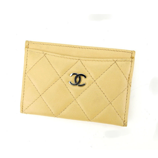 【X'masセール★30%OFF】シャネル CHANEL カードケースマトラッセ ココマーク付き ベージュ×シルバー レディース 中古