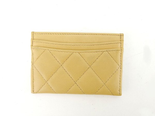 【GWタイムセール】シャネル CHANEL カードケースマトラッセ ココマーク付き ベージュ×シルバー レディース 中古_1