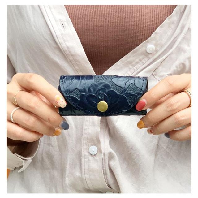 キーケース キーホルダー スマートキー 鍵 カギ 収納 レディース 三つ折り 牛革 レザー 鍵入れ スリム コンパクト 4連キーケース 4連 本革 アンティーク調 バラ キーケース キーホルダー スマートキー 鍵 カギ 収納 レディース 三つ折り 牛革 レザー 鍵入れ スリム コンパクト 4連キーケース 4連 本革 アンティーク調 バラ