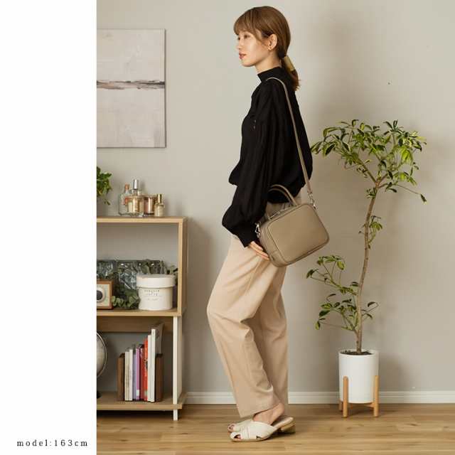 GUCCI 002 1132 Leather Beige Bag Shoulder for Women GZl162ey