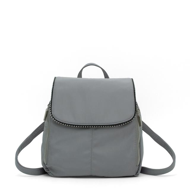 リュック レディース 小さめ 軽量 ナイロン リュックサック 大容量 大人 通勤 通学 ボールスタッズ きれいめ ミニリュック バックパック の通販はau Pay マーケット Vitafelice