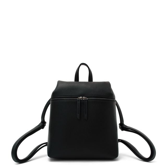 稀少 MCM リュックサック スポーティカジュアル ワッペン レザー 稀少 MCM リュックサック スポーティカジュアル ワッペン レザー