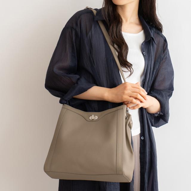 ショルダーバッグ レディース 斜めがけ 大人 大きめ 本革 2way レザー