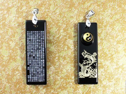 オニキス陰陽玉・昇り鯉・般若心経両面 プレートペンダントトップ 約50×27×6mm 天然石 パワーストーン プチギフト 転勤 退職 お礼 母の日 敬老の日 ギフト