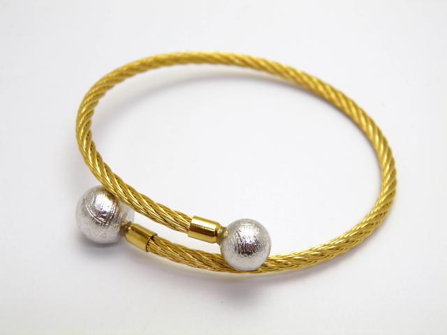 メテオライト ギベオン【隕石】ワイヤーブレスレット ゴールドワイヤー フリーサイズ【ナミビア産】 送料無料 天然石 パワーストーン