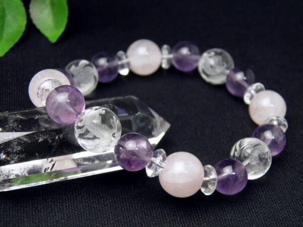 高級四神獣シリーズ 四神獣ブレスレット 水晶彫り 12mm玉 青龍・朱雀・白虎・玄武 アメジスト＆ローズクォーツ 天然石 風水 パワーストーン
