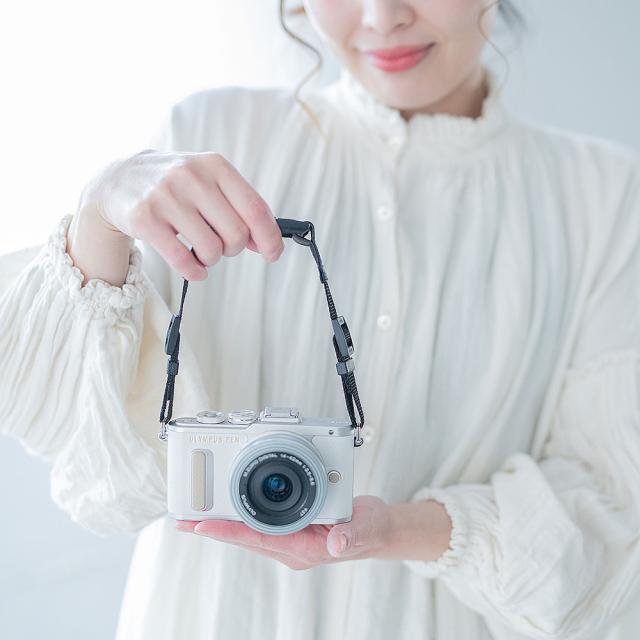 早坂 華乃さんが開発したカメラストラップ「chiKano」日本製 名入れ 一眼レフ ミラーレス 着脱可能 デジカメ おしゃれ かわいい 取り外し 刺繍 斜めがけ カメラ女子 レザー canon sony nikon ライカ 肩掛け 長さ 調整 調節 オリンパス コンデジ 富士フイルム 付け替え_15