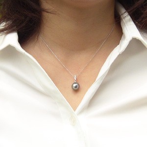 プラチナダイヤモンド付き黒真珠　pt900 ダイヤ付き　ペンダントトップ