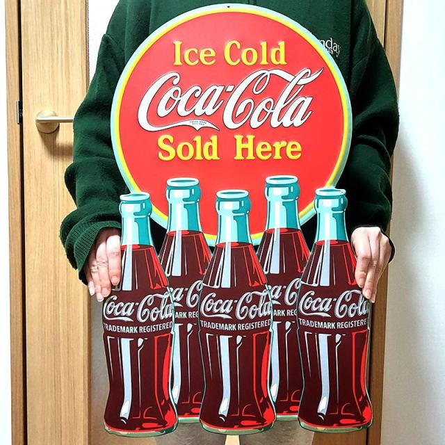 コカコーラ ブリキ看板 大きい ダイカット エンボス メタルサイン アンティーク ガレージ インテリア おしゃれ プレート レトロ 壁飾り 大型 正規ライセンス品