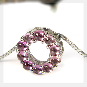 【送料無料】エタニティペンダント・ロードライトガーネットペンダント K10ぷるん♪としたカボッションカット【K18 変更可能/】girlishの通販は