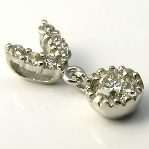 エメラルド・スイング・ペンダント・18金・ネックレス