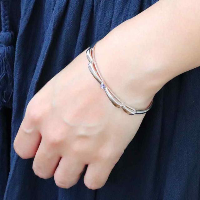 リボン バングル レディース タンザナイト プラチナ 細め 12月誕生石 ブレスレット リボンモチーフ_1