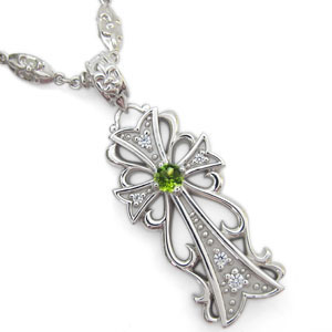 シルバー・メンズ・クロス・ネックレス・ペリドットの通販は