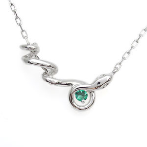 プラチナ シンプル 蛇 ネックレス エメラルドペンダントの通販は