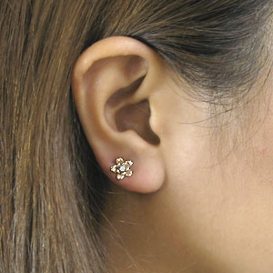 組み合わせ無限大!!・3パーツ・フラワー・モチーフ・2mm・ガーネット・ピアス_1