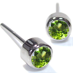 K18・ペリドットピアス・一粒・ピアス・シンプルの通販は