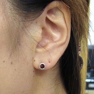 プラチナ メンズピアス 一粒 ガーネット シンプル 唐草 メンズ