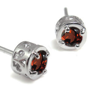 プラチナ・ピアス・一粒・ガーネット・シンプル・唐草・ピアス
