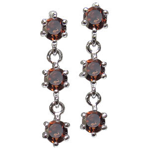 プラチナ・ピアス・トリロジーピアス・ガーネット・ピアス