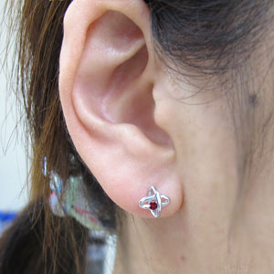 宇宙 ピアス ルビー 一粒 K18 ピアス_1