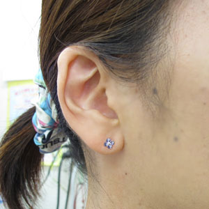 クロスピアス・十字架・ピアス・タンザナイト・ピアス・18金の通販は  