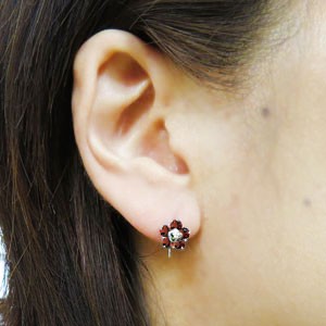 ガーネット ピアス 花 フラワー ピアス キャッチ不要 フックピアス 10金 ピアス