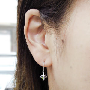 ペリドット・ピアス・星・プラチナ・フックピアス・宇宙・ピアス