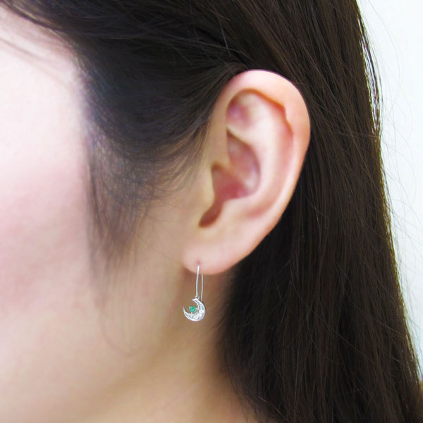 プラチナ 三日月ピアス エメラルドピアス ゆれるフックピアス かわいい_1
