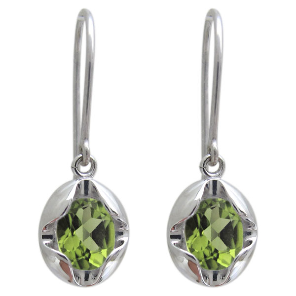 プラチナ ペリドット ピアス フックピアス