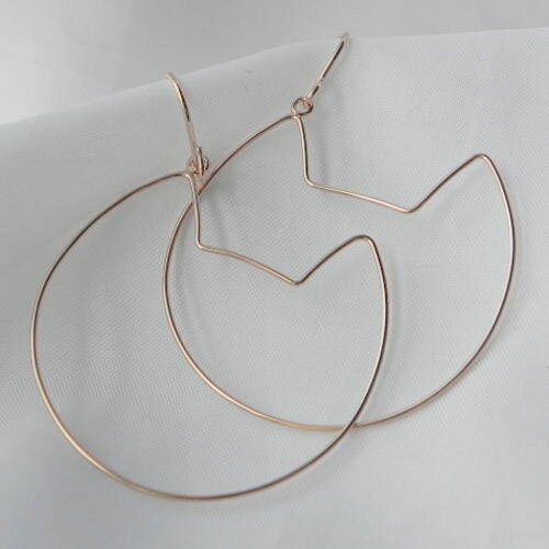【送料無料！】 ネコシルエットピアス/ネコ顔ピアス/レディースピアス ネコ/２個セットピアス｜au PAY マーケット