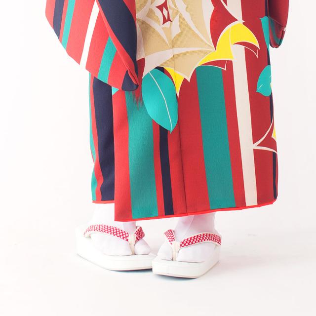 新LILLI 七五三 レンタル 四つ身 着物 七五三 貸衣装 女児 和服 セット 古典 往復送料無料 赤 薔薇 モダン お参り【7歳 貸衣装 七歳 女の子】