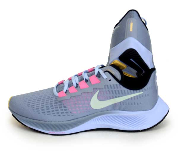 ナイキ の ランニング シューズ