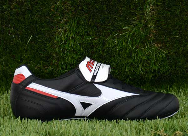 Mizuno Morelia サッカースパイク 黒/白/赤