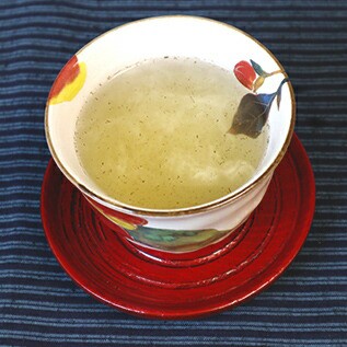 無農薬100% 中国産 無農薬 松葉茶 100g×10袋セット プレミアム特典で送料無料 ハーブティ 松の葉茶 まつば茶 マツバ茶 赤松の葉 飲みやすいお茶 健康茶 クロロフィル 葉緑素 ケルセチン テルペン精油 α−ピネン ギフト プレゼント お茶 バレンタインデー 2025 プチギフトの通販は
