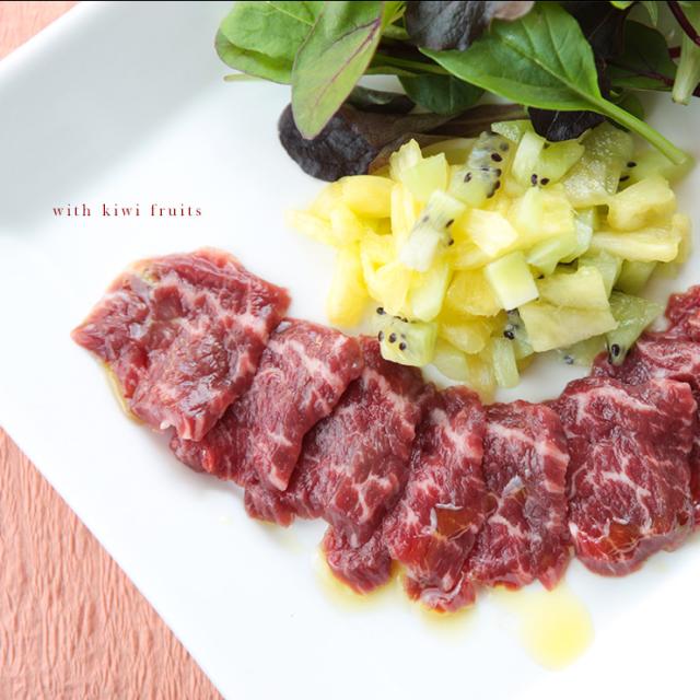 セール対象商品 生食用 牛刺し 牛さし 刺身 牛肉 牛肉刺身 造り お造り 宮崎県産 パイン牛 黒毛和牛 国産 50ｇ たれつき 冷凍 おつまの通販はau Pay マーケット ミート２１ショップ