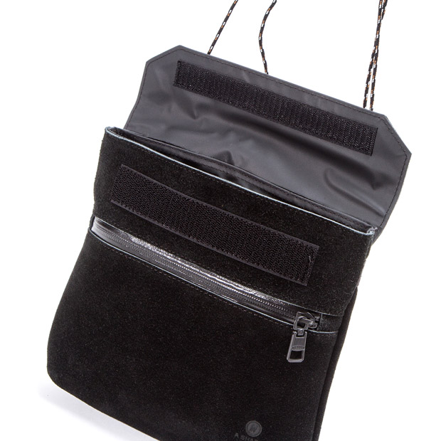 アッソブ ウェータープルーフ スウェード サコッシュ ショルダーバッグ