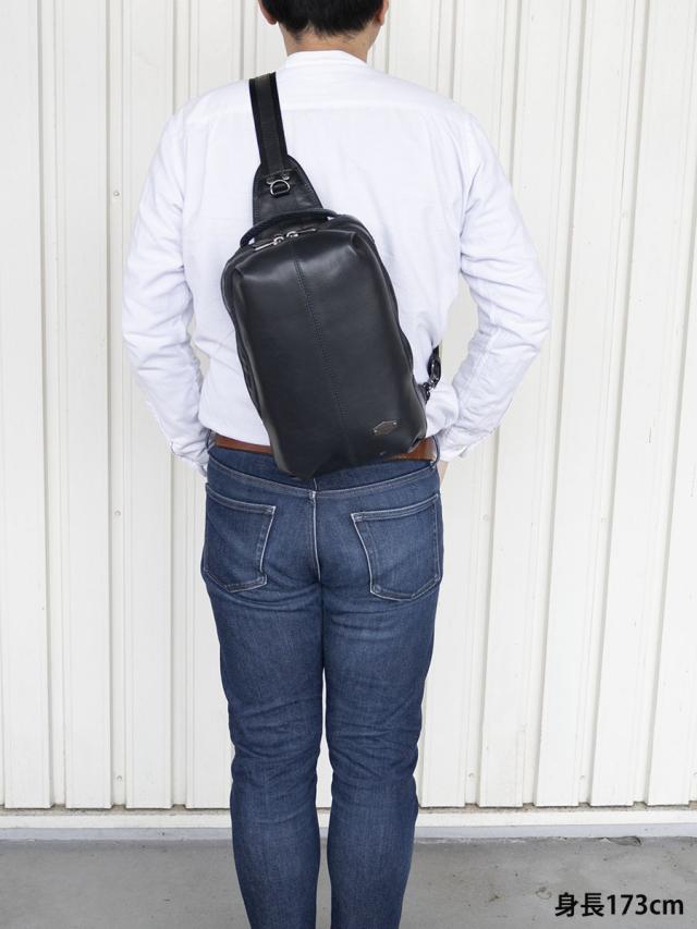 ボディバッグ メンズ 斜めがけ ワンショルダー 本革 革 レザー 肩掛け シンプル おしゃれ タブレットが入る ペットボトルが入る ボディーバッグ 紺 茶 黒 DOUBLES ダブルス 本革ボディバッグ JDL-1375 ボディバッグ メンズ 斜めがけ ワンショルダー 本革 革 レザー 肩掛け