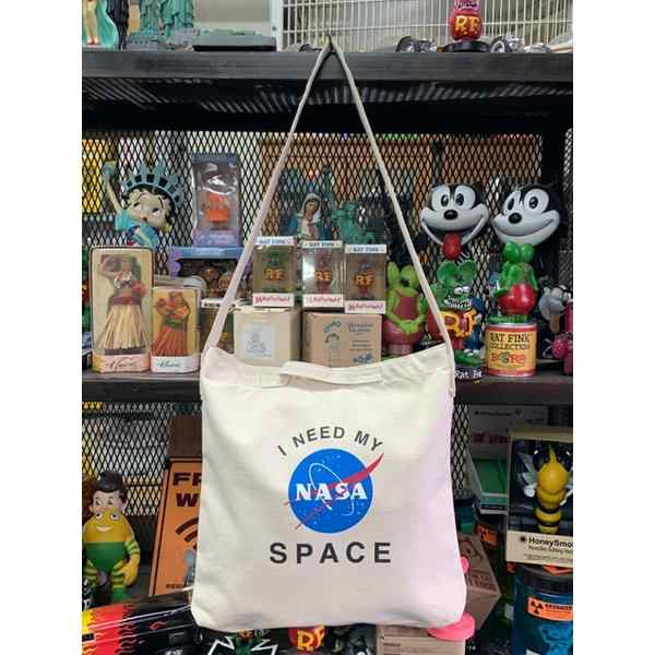 Nasa 2way Shoulder Bag Insignia ナチュラル アメリカ航空宇宙局 アメリカ雑貨 アメ雑 アメリカン雑貨の通販はau Pay マーケット ちゃんぷ