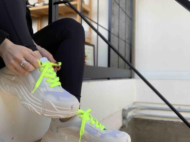 メール便対応 靴紐1000円以上購入で送料無料 シューレース 靴紐 蛍光 ネオンカラー 幅11mm 長さ119cm シンプル シューズアクセサリー の通販はau Pay マーケット ｃｃｉｌｕ チル 公式ｓｈｏｐ