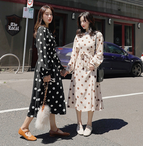 ドットが可愛いレトロワンピ レトロ ミモレ丈 ラウンドネック ハイウエスト ドット柄 レディース ワンピースの通販はau Pay マーケット Keysfashion