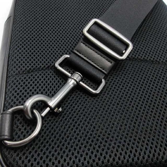 Ugu 　COACH ボディバッグ　ショルダーバッグ　pvcレザー COACH コーチ シグネチャー ボディバッグ ショルダーバッグ PVC