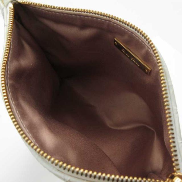 ミュウミュウ バッグ ハンドバッグ MIU MIU クロコ調 チェーン付き クラッチバッグ フラットポーチ 手下げ 5NH81C ST.COCCO SOFT BIANCO (オフホワイト系) アウトレット レディース ミュウミュウ バッグ ハンドバッグ MIU MIU クロコ調 チェーン付き