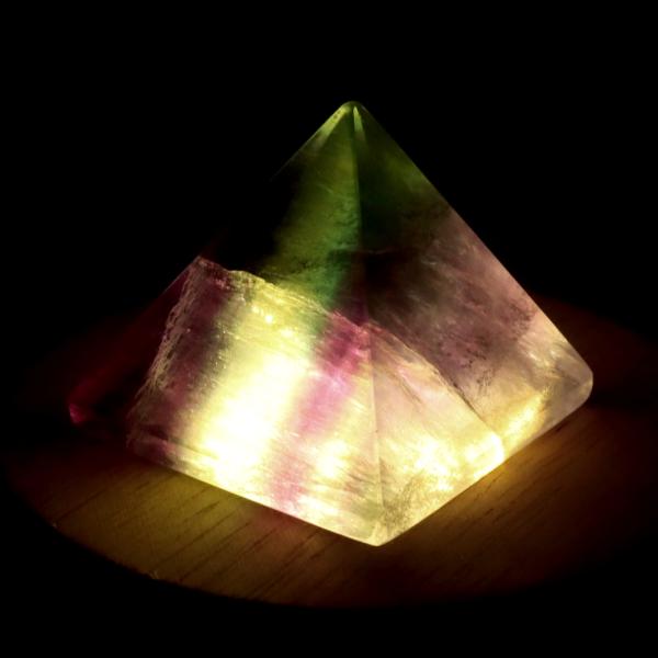フローライト ピラミッド LEDライト付き 癒し グッズ 空間 幻想的 照明 手のひらサイズ 1点もの レインボー 蛍石 パワーストーン 天然石 爆買 クリスマス_3