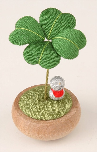 和雑貨 幸せを呼ぶ四ツ葉のクローバー ちりめん細工 ゆらゆらクローバーと動物たち １０種 リュウコドウの通販はau Pay マーケット 季節の和雑貨 京都 和匠ポラーコ